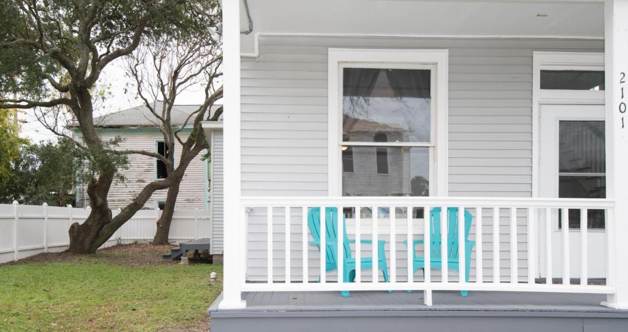 Beautiful Two-Story In Central Galveston, Short Walk To Beach, Near Downtown! | Seas The Breeze Villa Ngoại thất bức ảnh