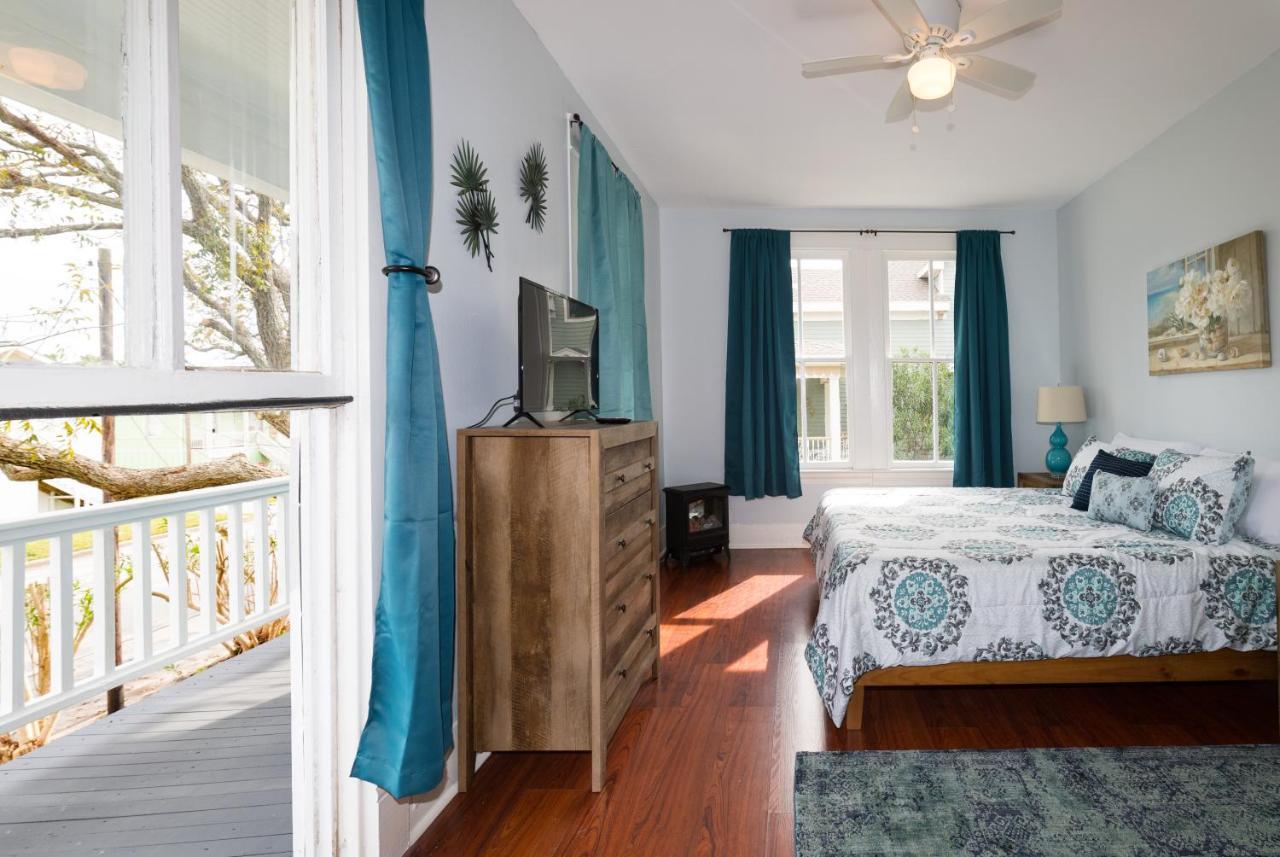 Beautiful Two-Story In Central Galveston, Short Walk To Beach, Near Downtown! | Seas The Breeze Villa Ngoại thất bức ảnh